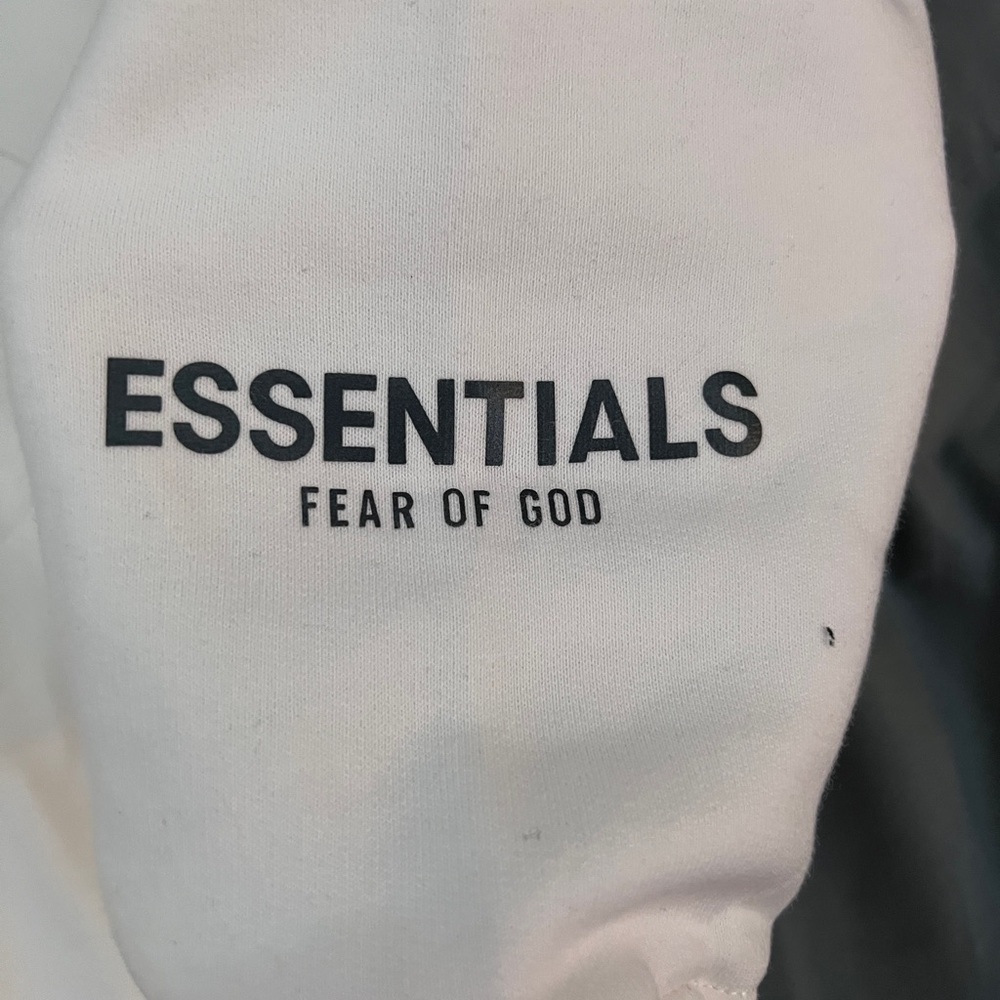 FEAR OF GOD ESSENTIALS WHITE LOGO OVERSIZED CREW NECK SWEATSHIRT
